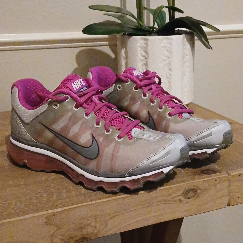 Nike Air Max Women's Pink And Gray Running Shoes Sneakers. Size 8 - Picture 3 of 17